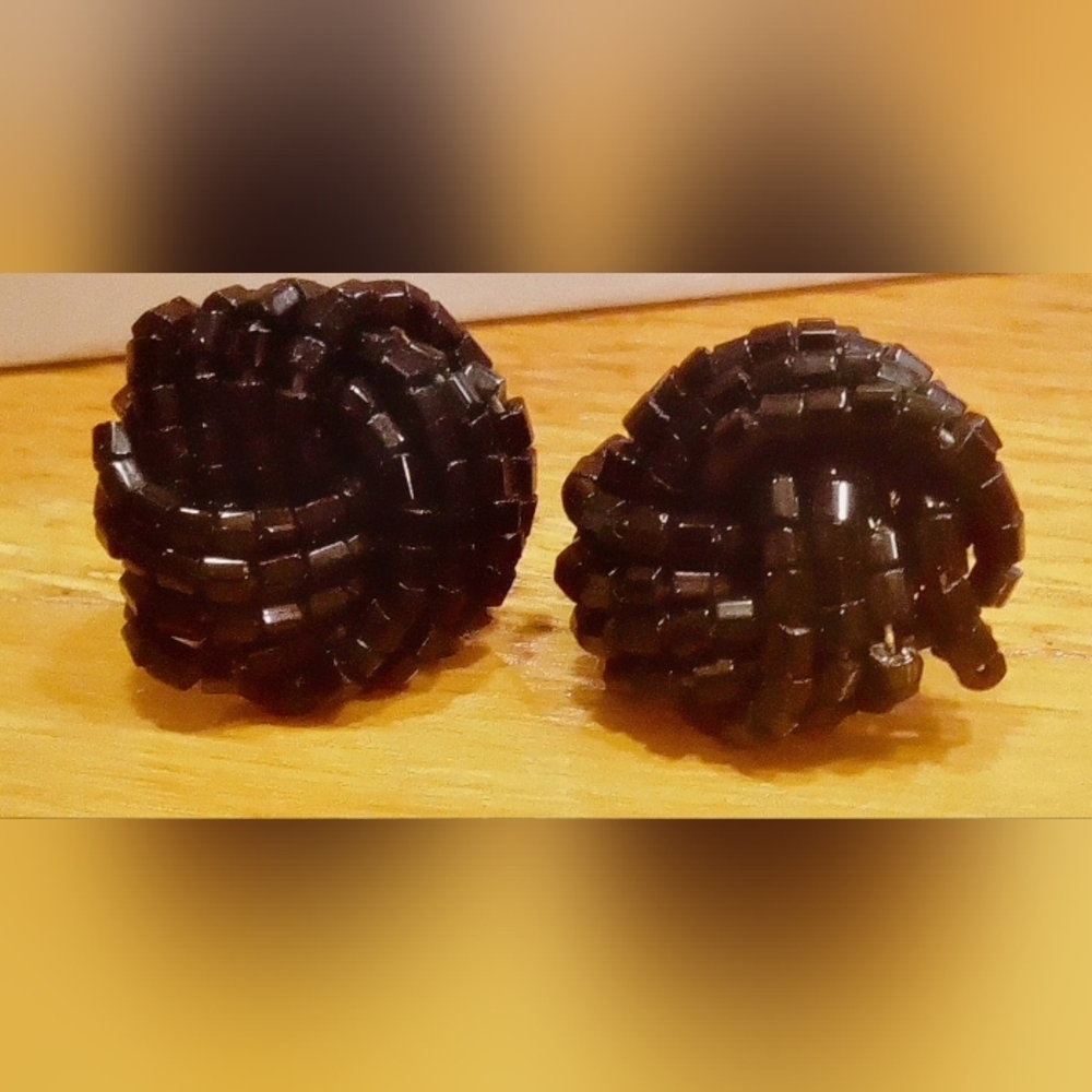 Vintage1980's black flower sequin beaded earrings